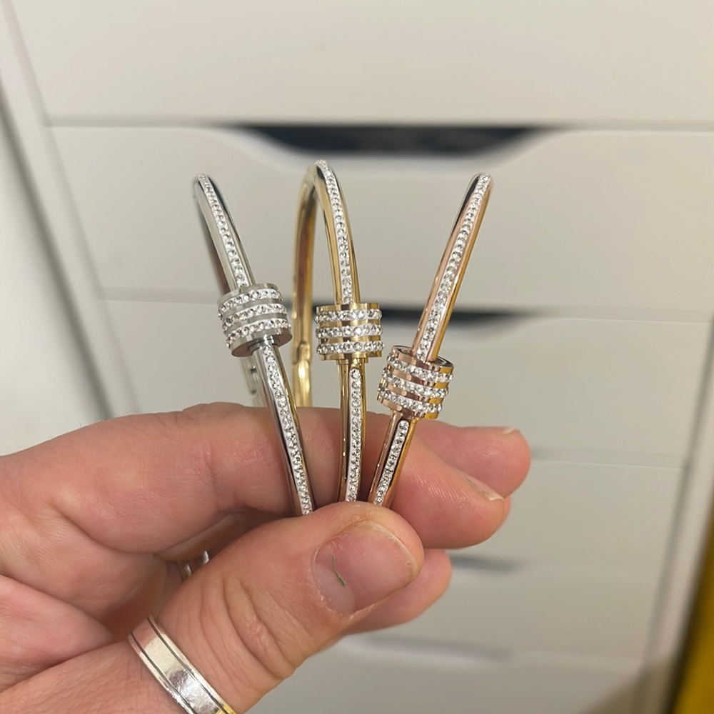 Three tone bracket bundle